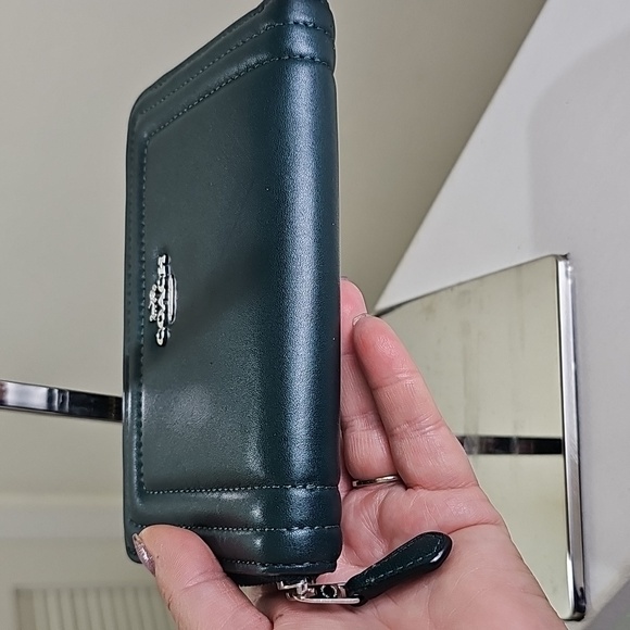 COACH C7365 Medium Id Zip Wallet With Border Quilting In JADE Green EUC - Picture 8 of 17